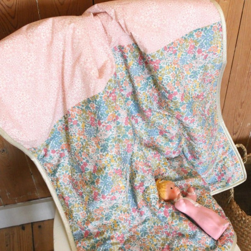 Barnabe aime le caf Baby Blanket Carlotta