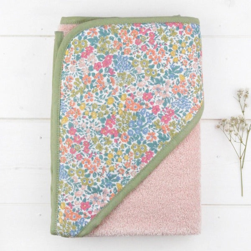 Barnabe aime le caf Bath Towel Carlotta