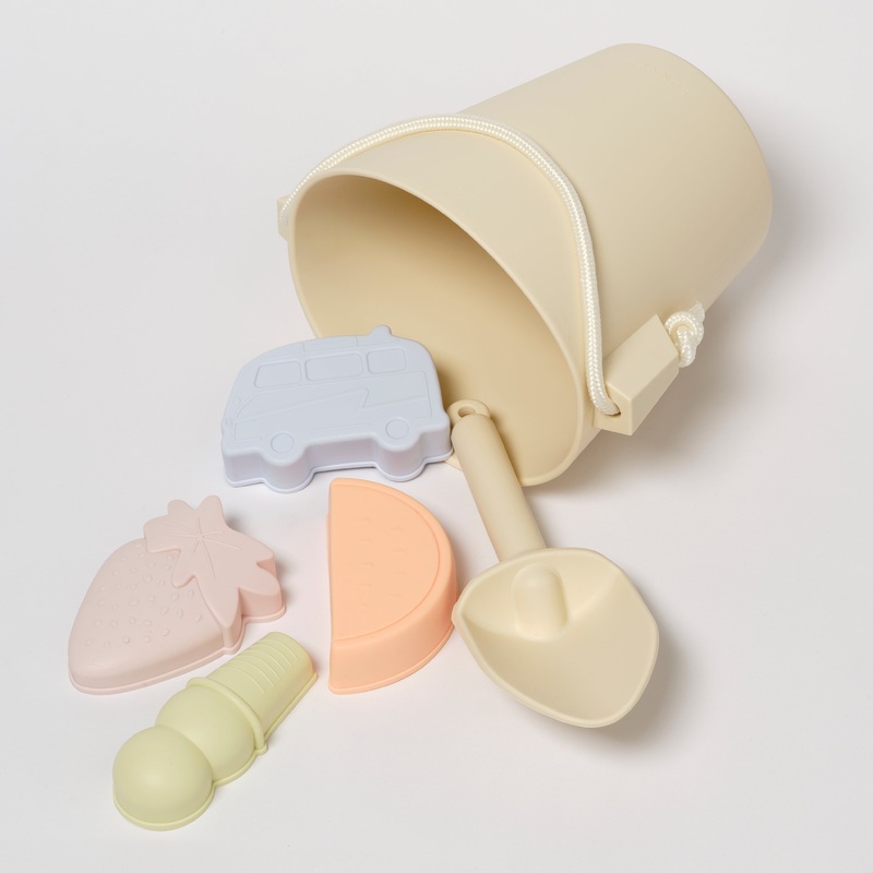 SUNNYLiFE Silicone Bucket & Spade Set Apple Sorbet Multi