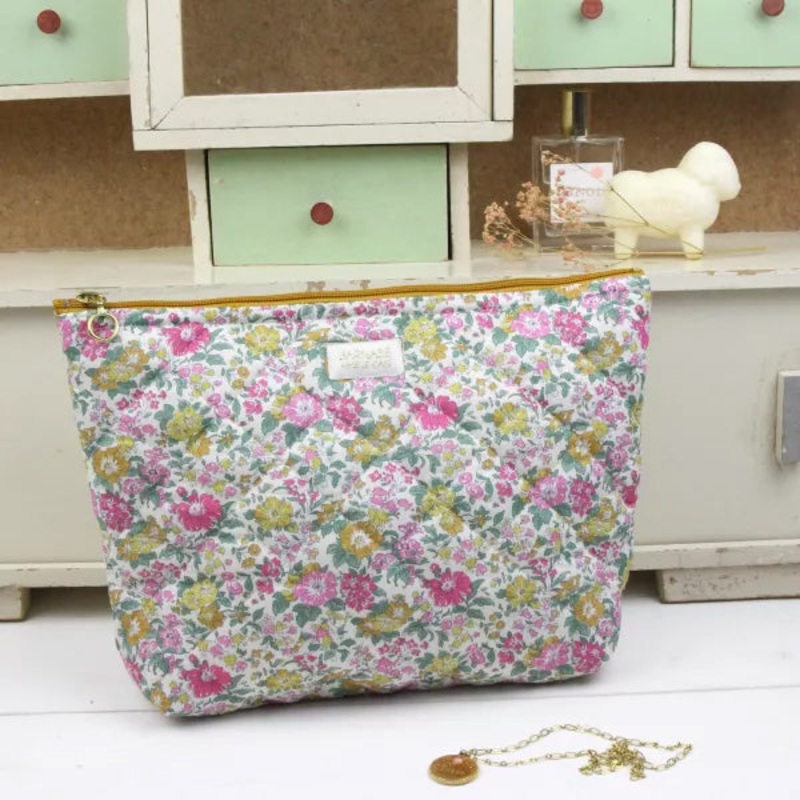 Barnabe aime le caf Toilet Bag Rosalie
