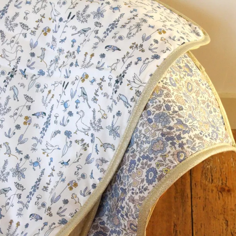 Barnabe aime le caf Baby Blanket Gus 2023 73x90cm