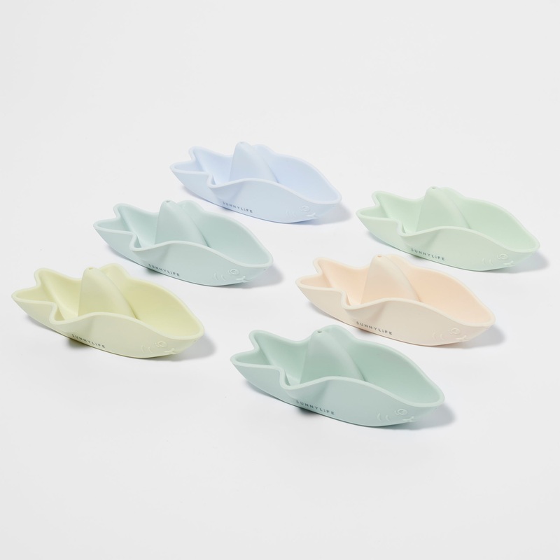 SUNNYLiFE Shark Boat Splash Toys Apple Sorbet Multi