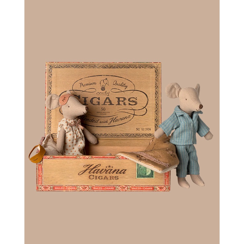 PRE-ORDER: Maileg Mum & Dad Mice in Cigarbox (Estimated Ship Date: Early October)